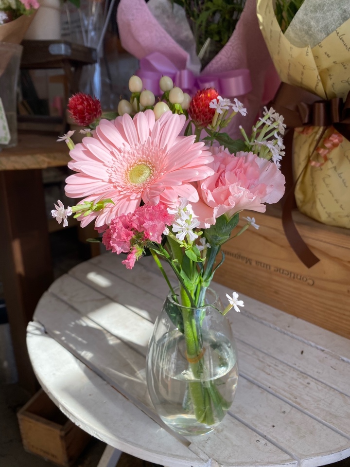 ミャンマー産ルビー お花と果実のカービング 小さな花が丸い鞠状になって咲く可愛らしいランタナ「ブルーミ