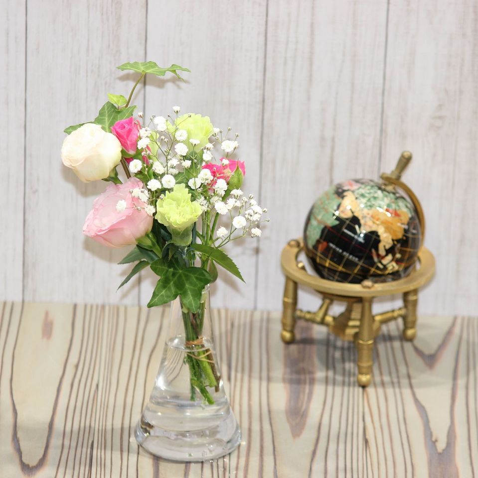 花瓶に合うアンティークピンクローズを束ねた春を呼ぶ スワッグ ドライ